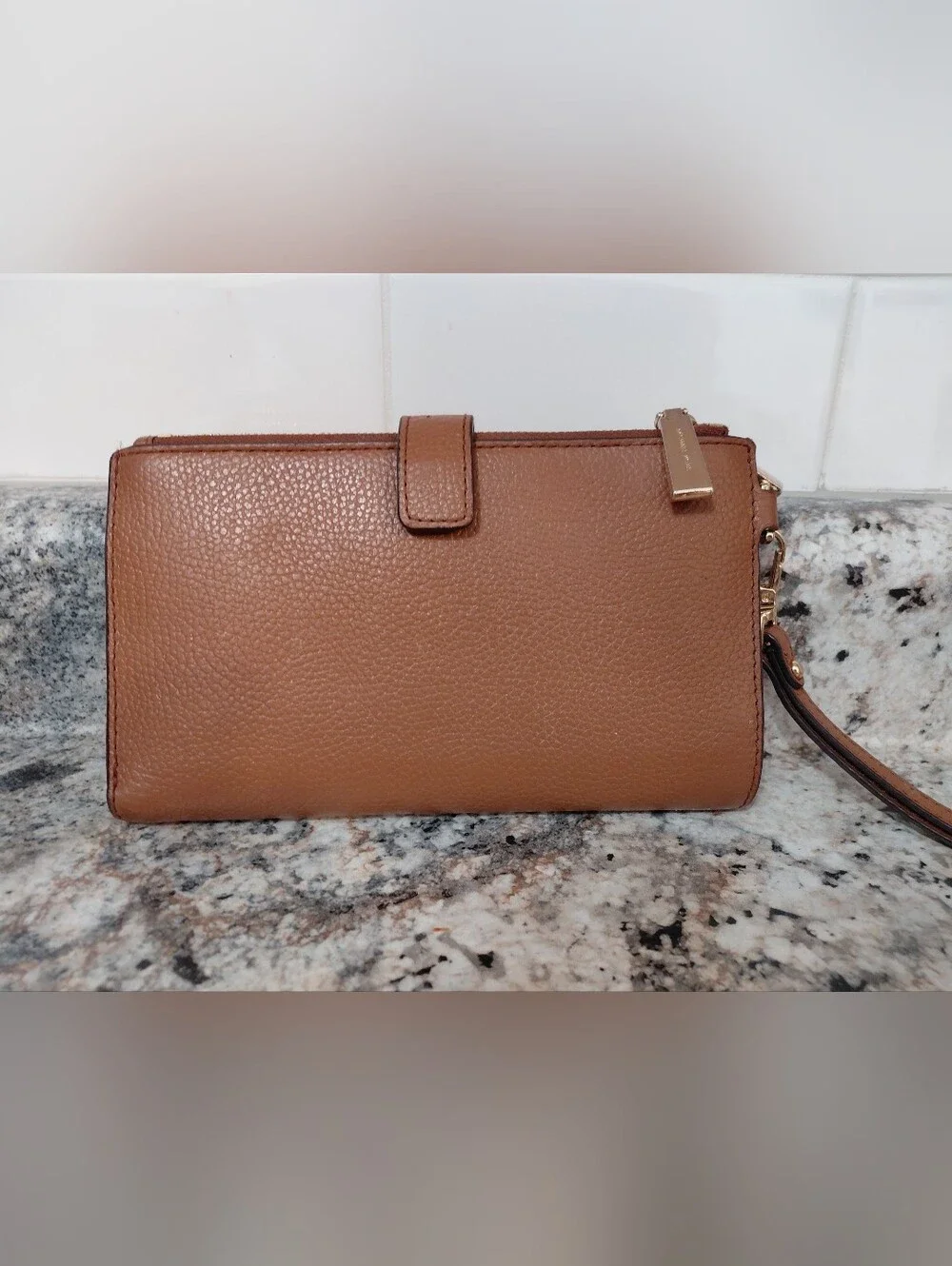 Michael Kors michael pre corner